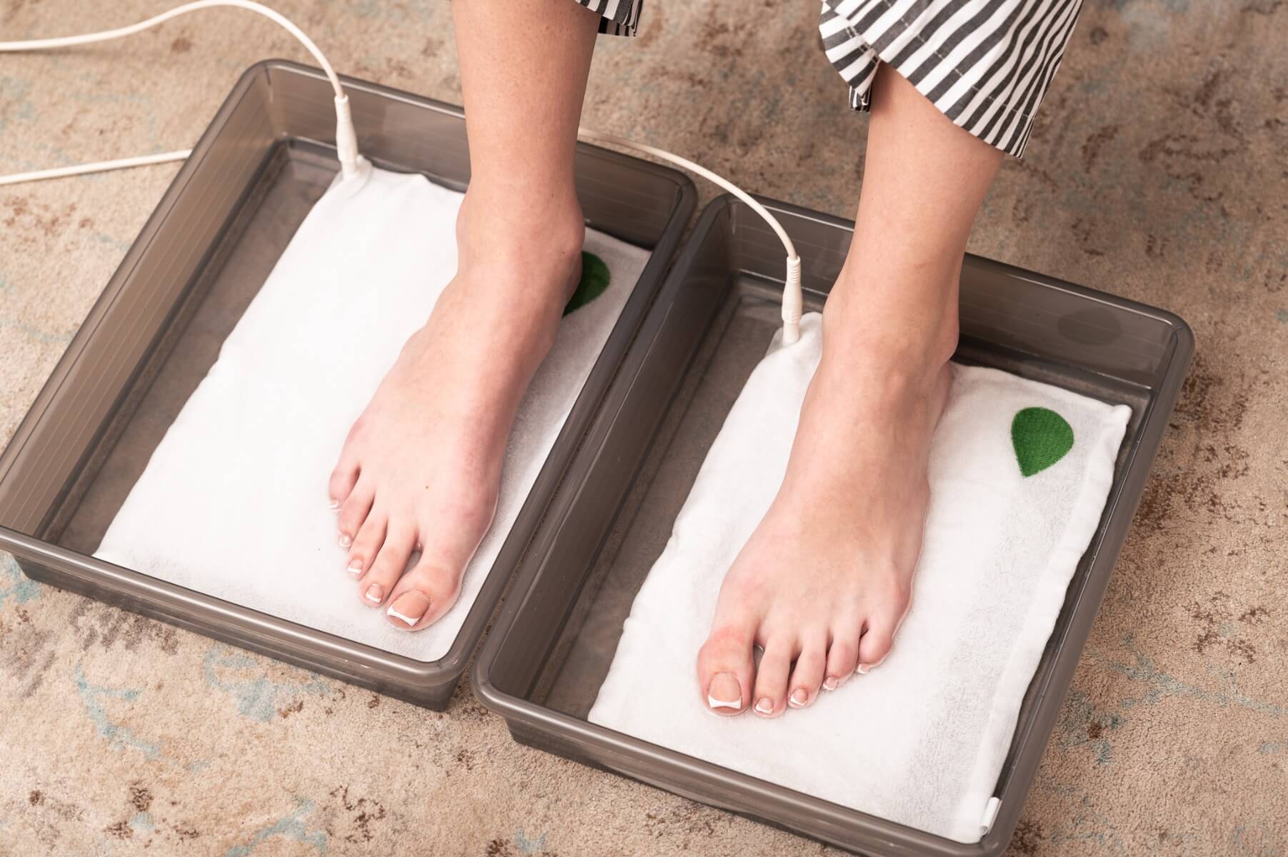 Hidroxa Machine in use - Iontophoresis treatment for feet